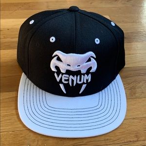 NWOT Men’s Venum SnapBack Hat